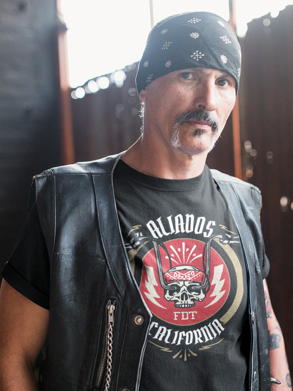 Biker wearing Aliados California Heavyweight Streetwear T-shirt