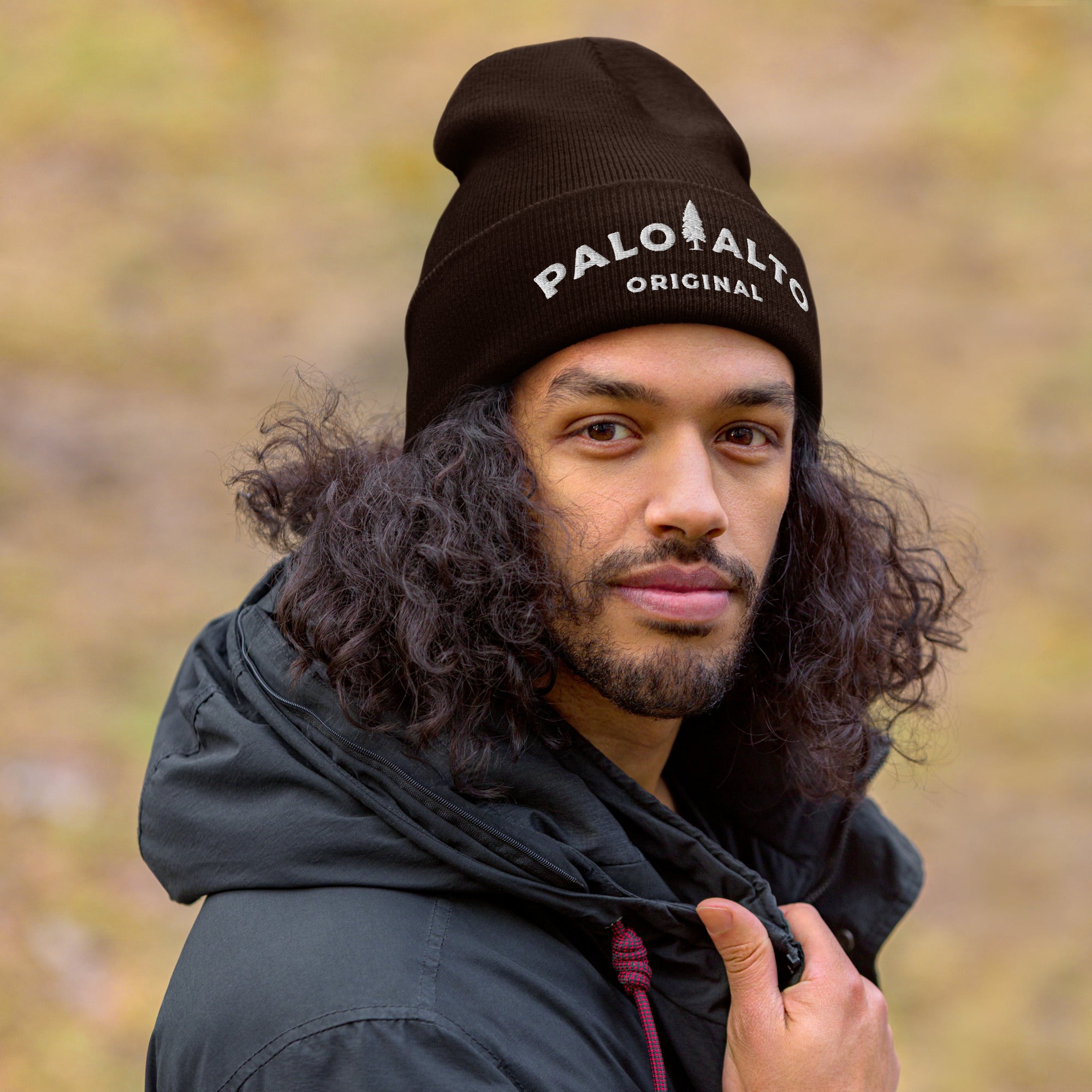 Man wearing brown Palo Alto Original fine ribbed knit beanie